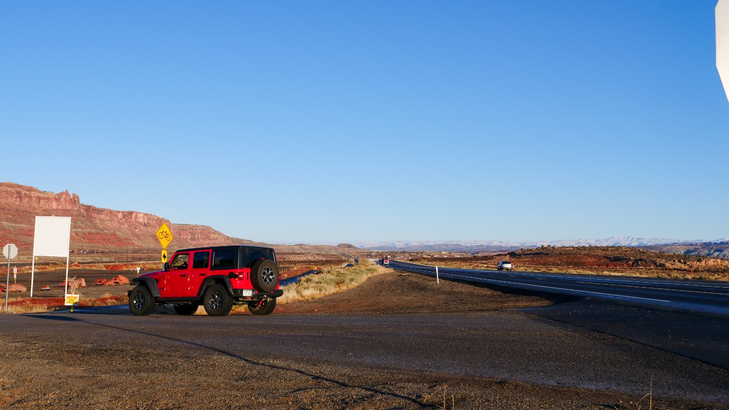 Gemini Bridges - Waypoint 1: Gemini Bridges Trailhead at Highway 191