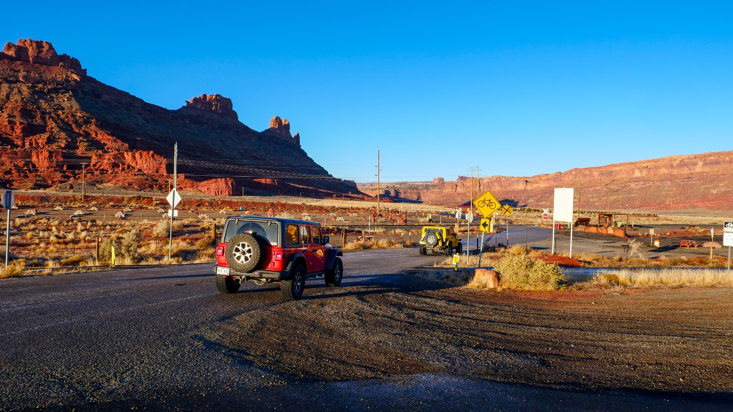 Gemini Bridges - Waypoint 1: Gemini Bridges Trailhead at Highway 191