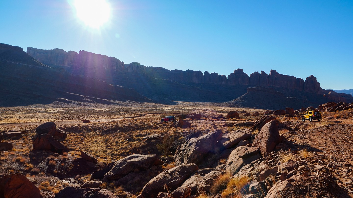 Gemini Bridges - Waypoint 5: End of Shelf and D1904 Trailhead  - Turn West