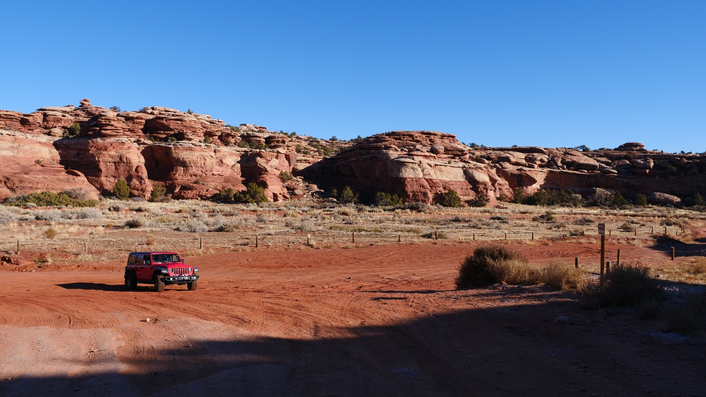 Gemini Bridges - Waypoint 8: Gold Bar Rim Trailhead - Veer North Uphill