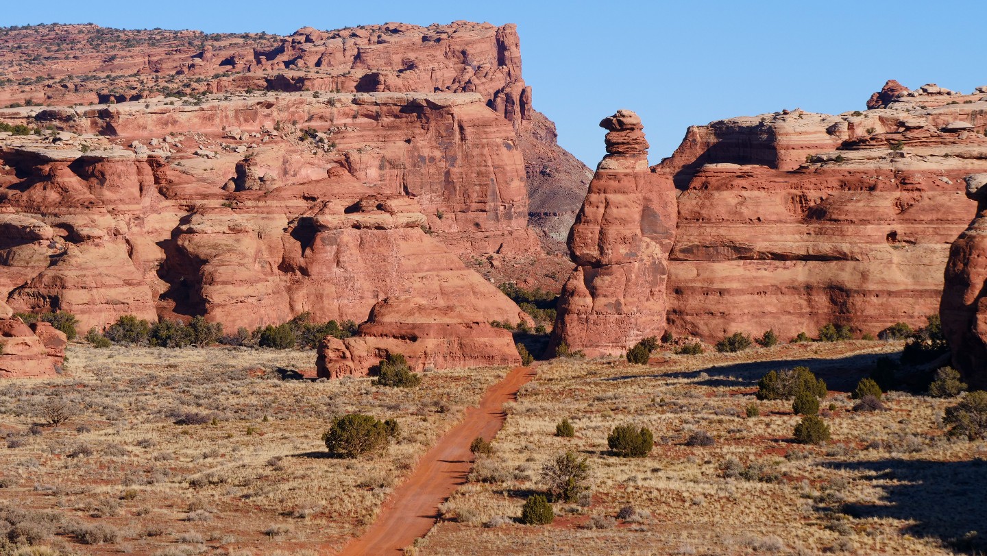 Gemini Bridges - Waypoint 8: Gold Bar Rim Trailhead - Veer North Uphill