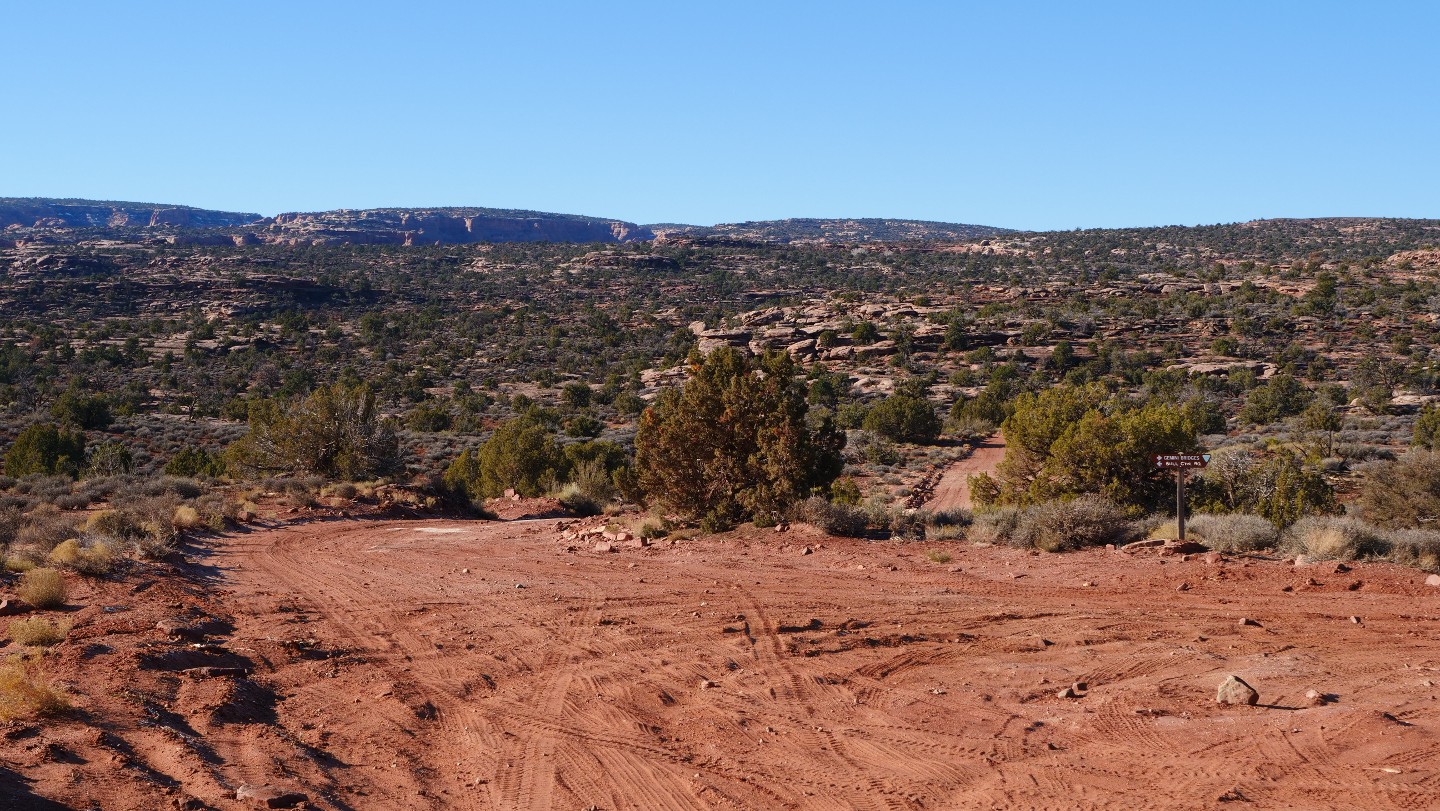 Gemini Bridges - Waypoint 10: Bull Canyon Trailhead - Veer North