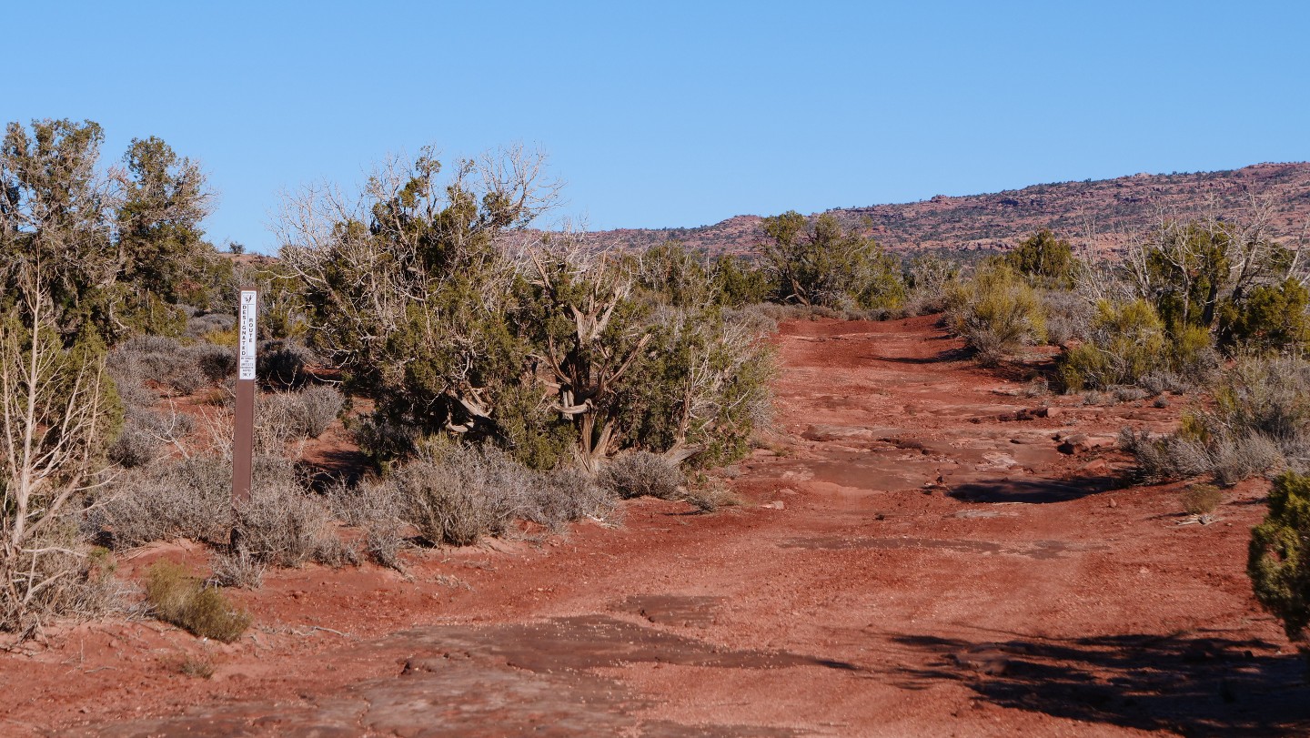 Gemini Bridges - Waypoint 11: D1900 Trailhead - Continue Straight