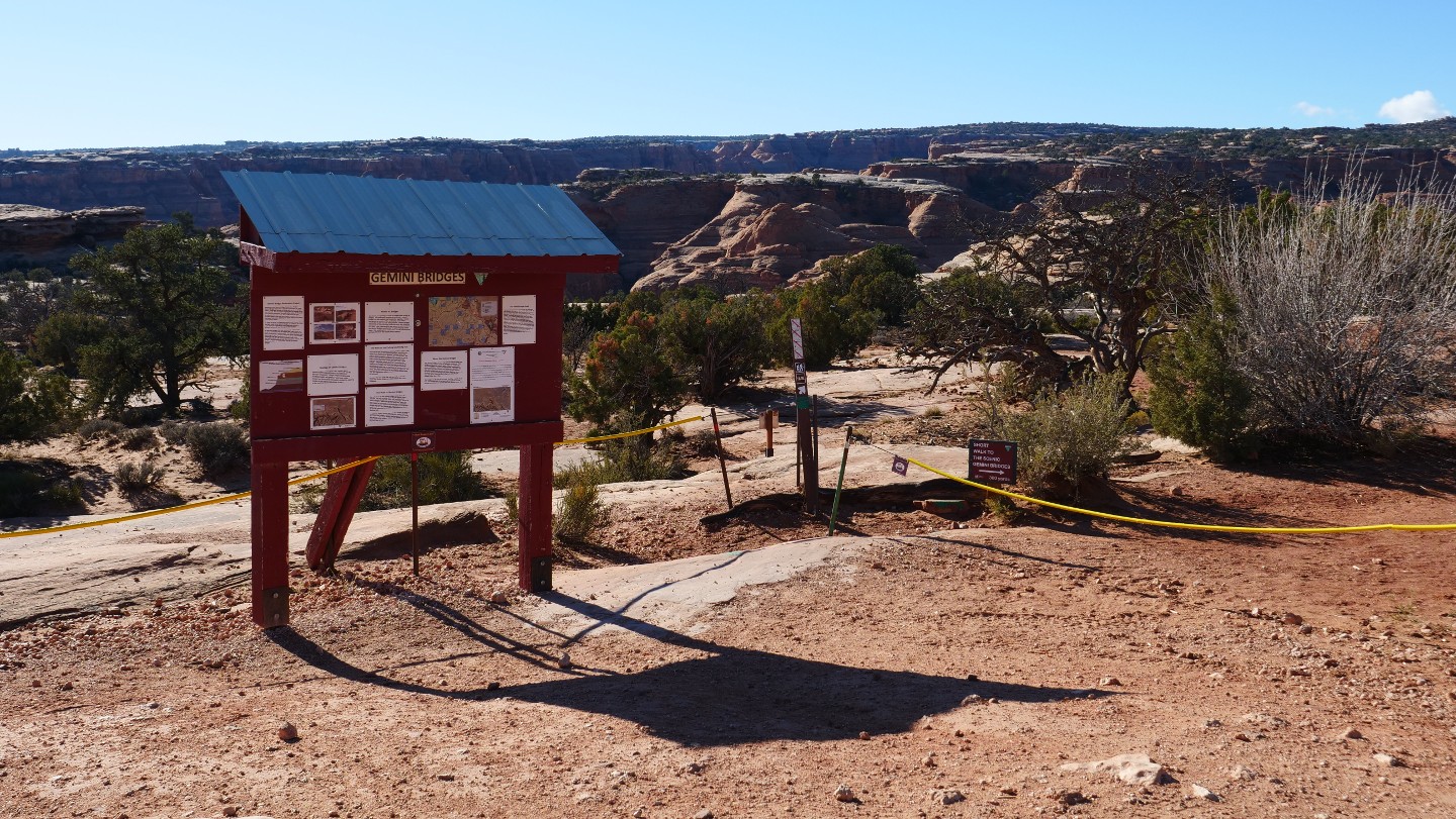 Gemini Bridges - Waypoint 17: Gemini Bridges Hiking Trailhead