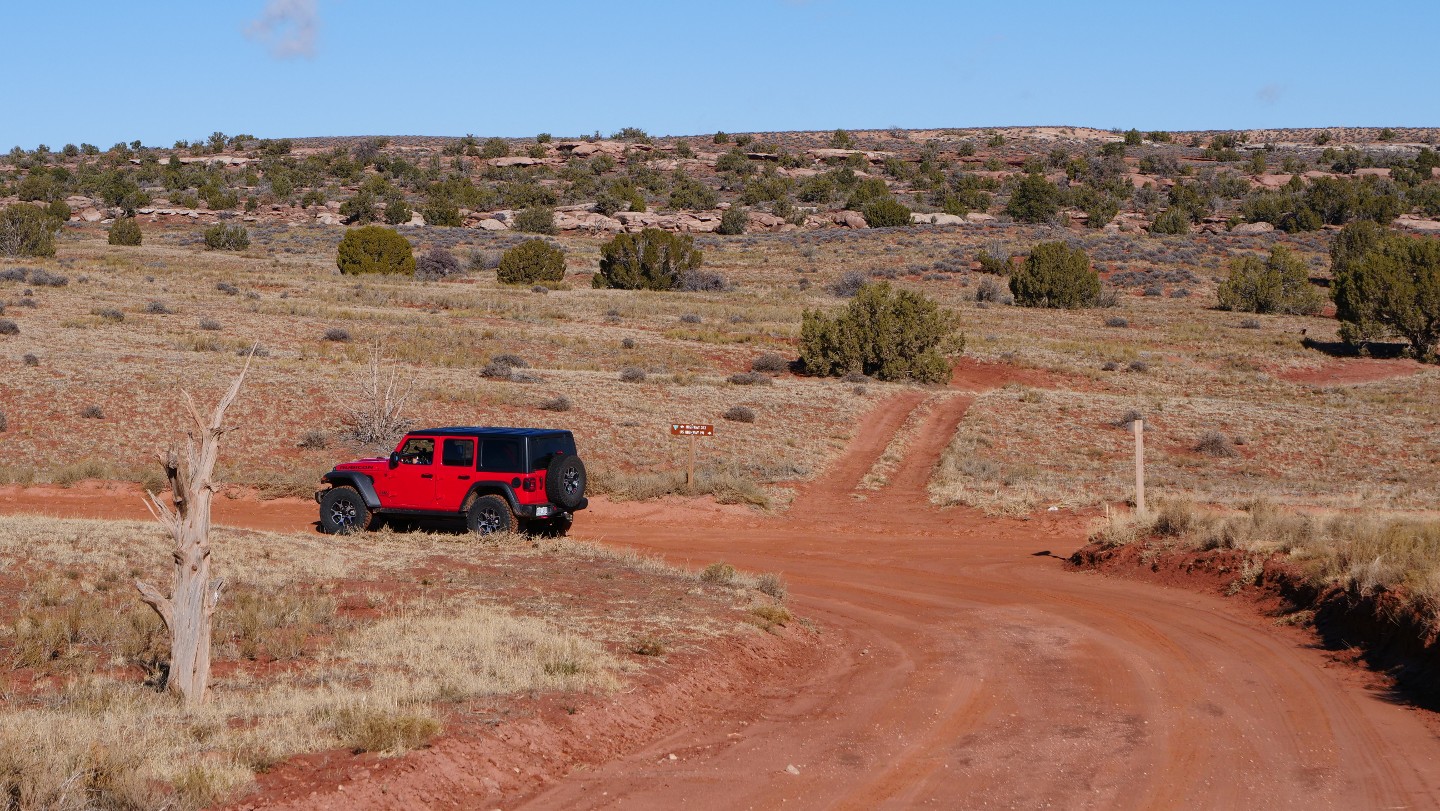 Gemini Bridges - Waypoint 18: D1789 and D1787 Trailheads - Continue West