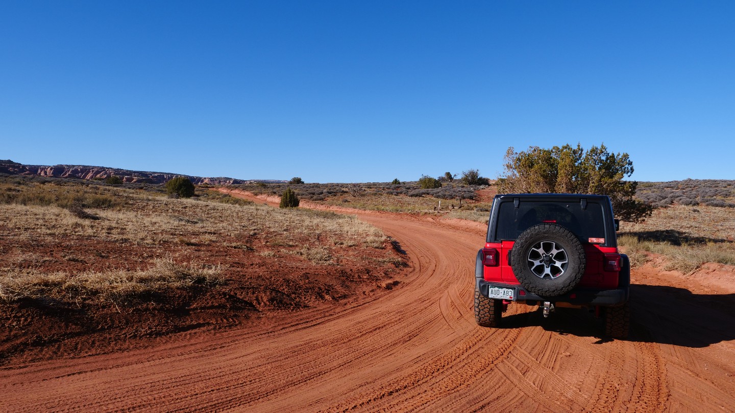 Gemini Bridges - Waypoint 18: D1789 and D1787 Trailheads - Continue West