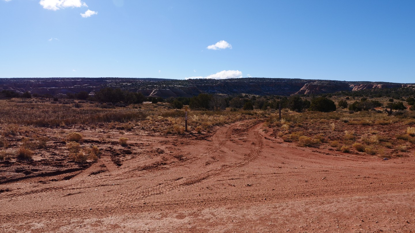 Gemini Bridges - Waypoint 22: D1749 Trailhead - Continue Straight