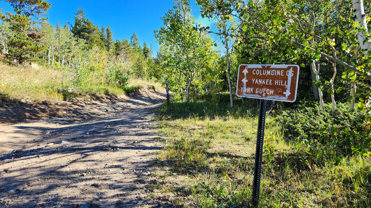 Yankee Hill Road - Waypoint 2: 739.1 - Continue Straight/Uphill