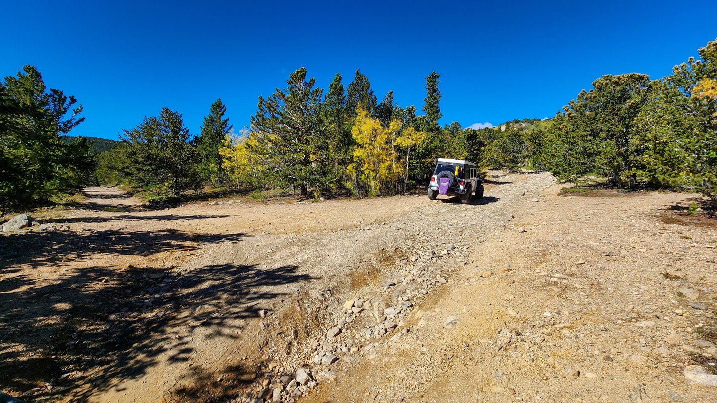 Yankee Hill Road - Waypoint 7: Y Intersection - Stay Right