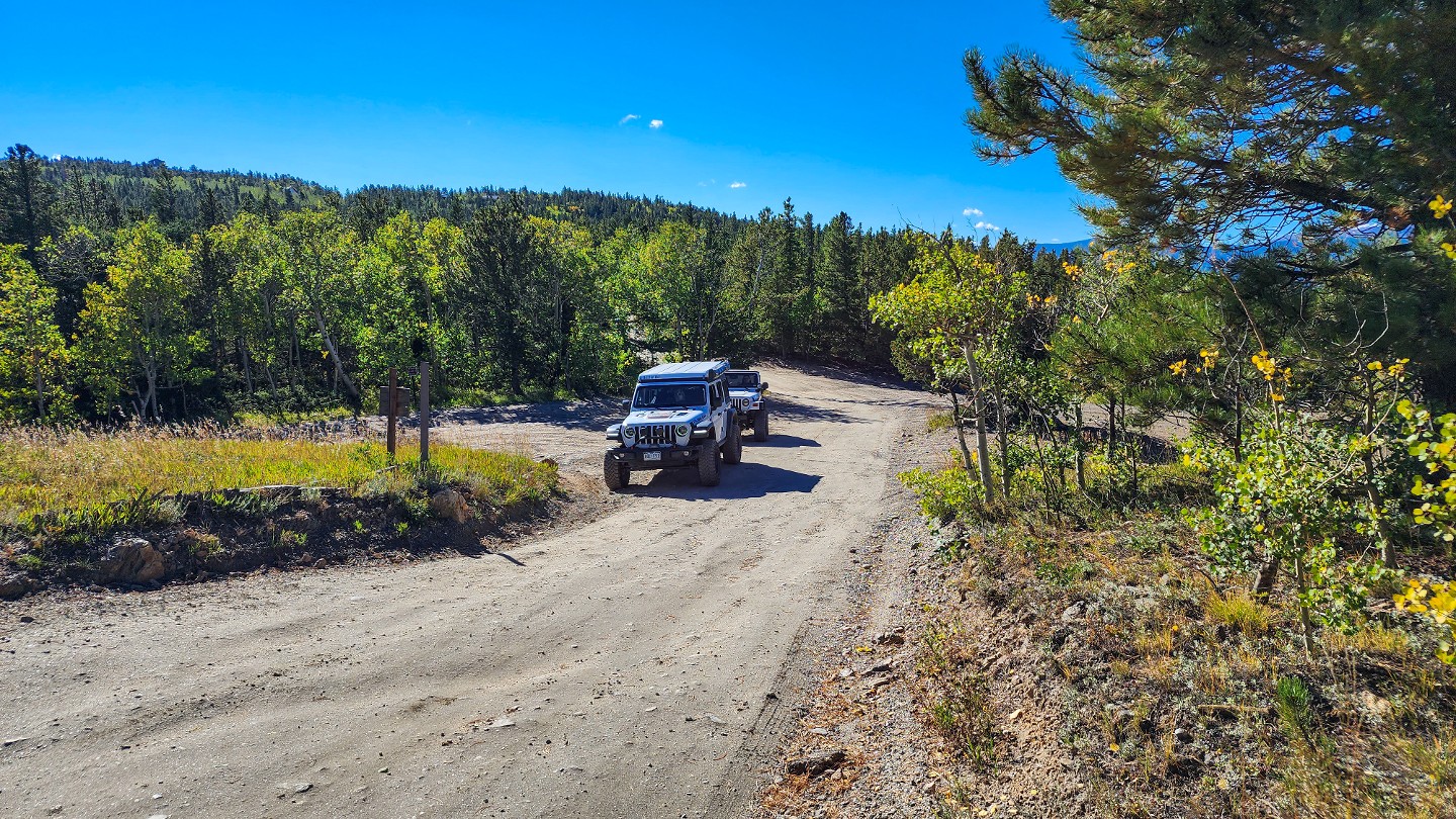 Yankee Hill Road - Waypoint 2: 739.1 - Continue Straight/Uphill