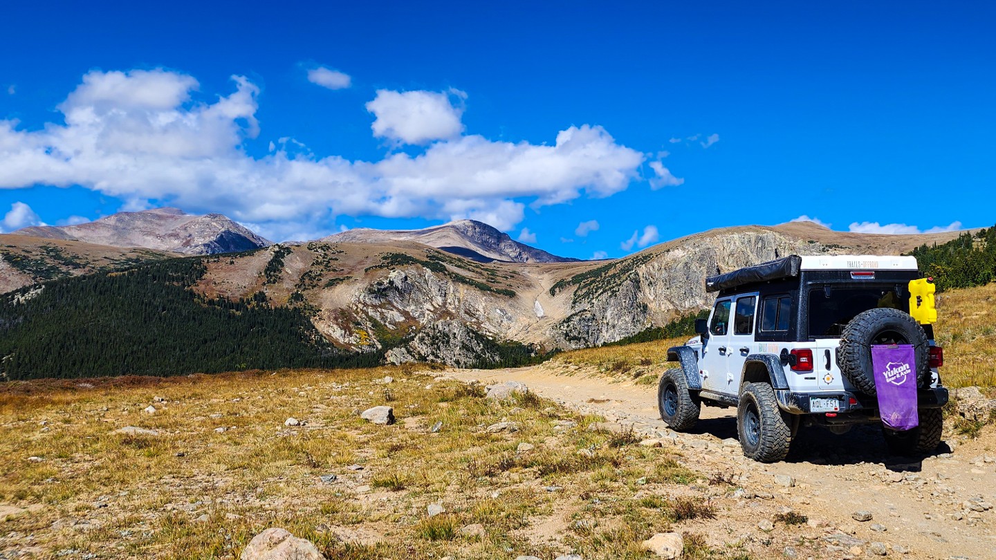 Yankee Hill Road - Waypoint 18: Glacier View - Stay Right