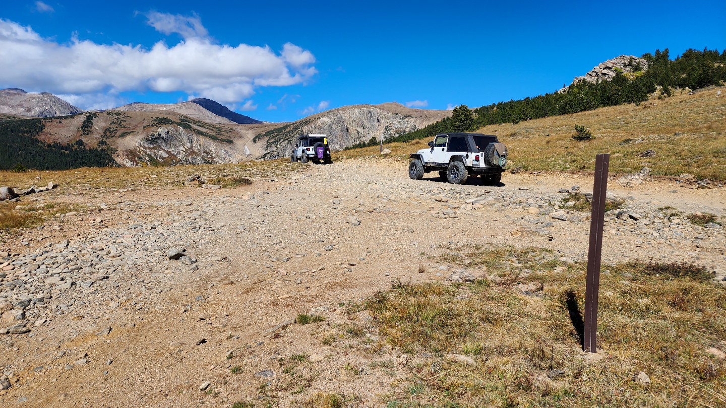 Yankee Hill Road - Waypoint 18: Glacier View - Stay Right