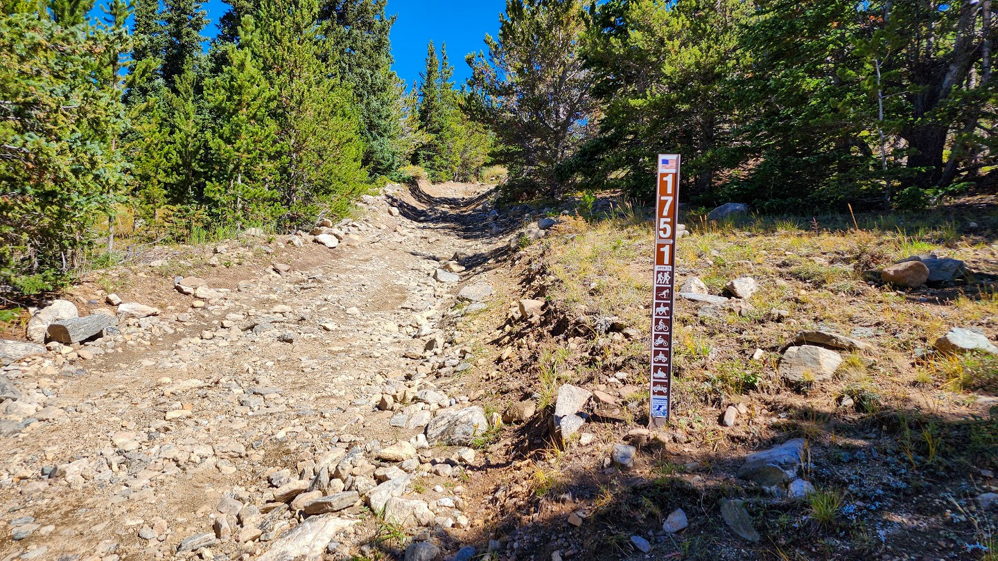 Yankee Hill Road - Waypoint 20: Powerlines - Stay Left Downhill