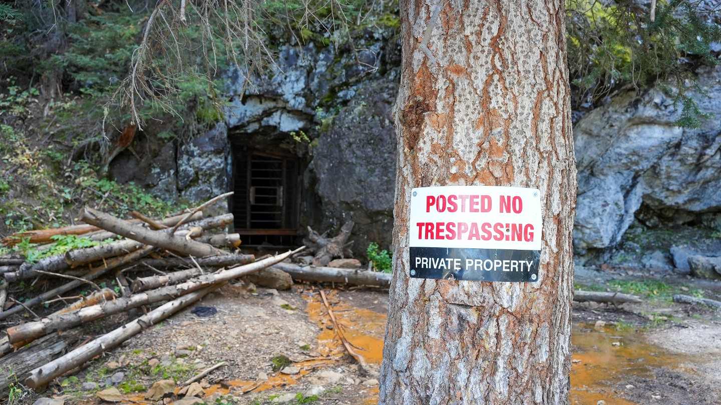 Imogene Pass - Waypoint 21: Old Cabin/Mine Tailings