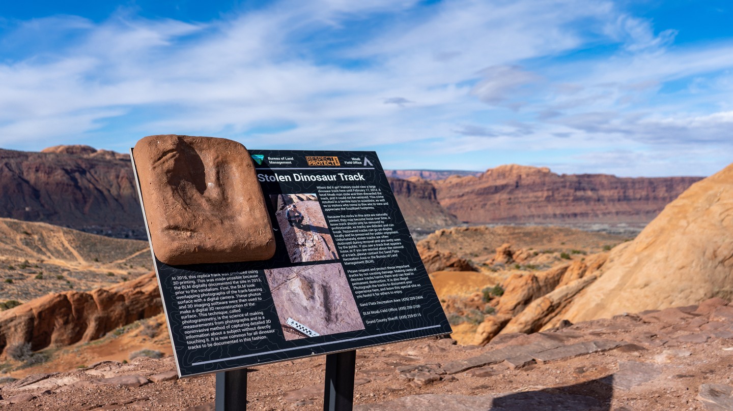 Hell's Revenge - Waypoint 6: Lions Back Viewpoint and Stolen Dinosaur Tracks