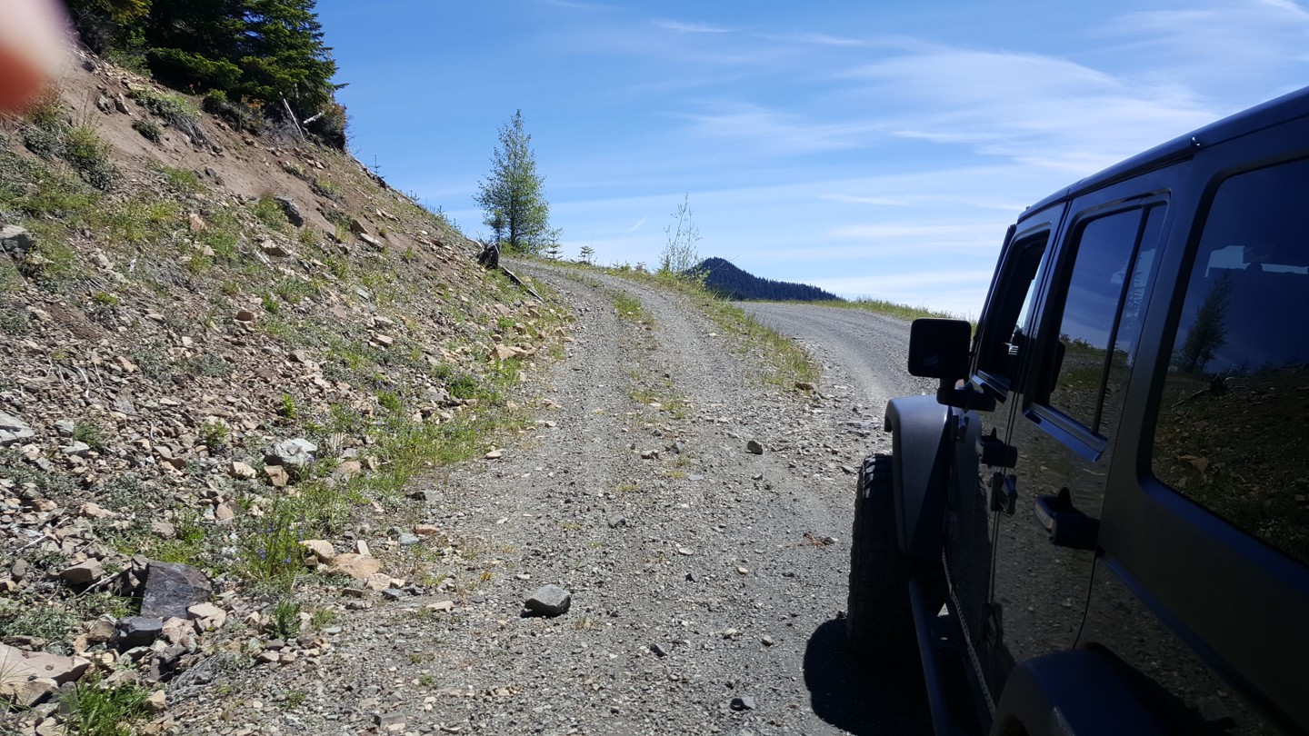 NF-7030 to Stampede Pass - Waypoint 7: Intersection with unknown Road